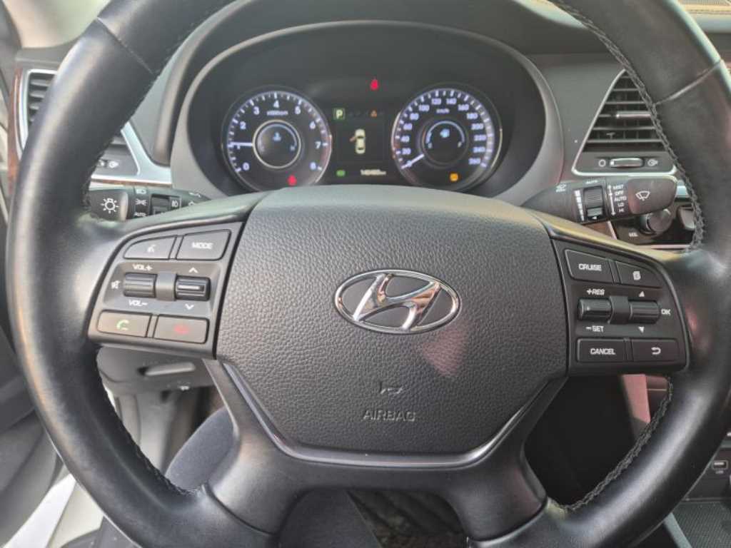 HYUNDAI Aslan - Vista 5
