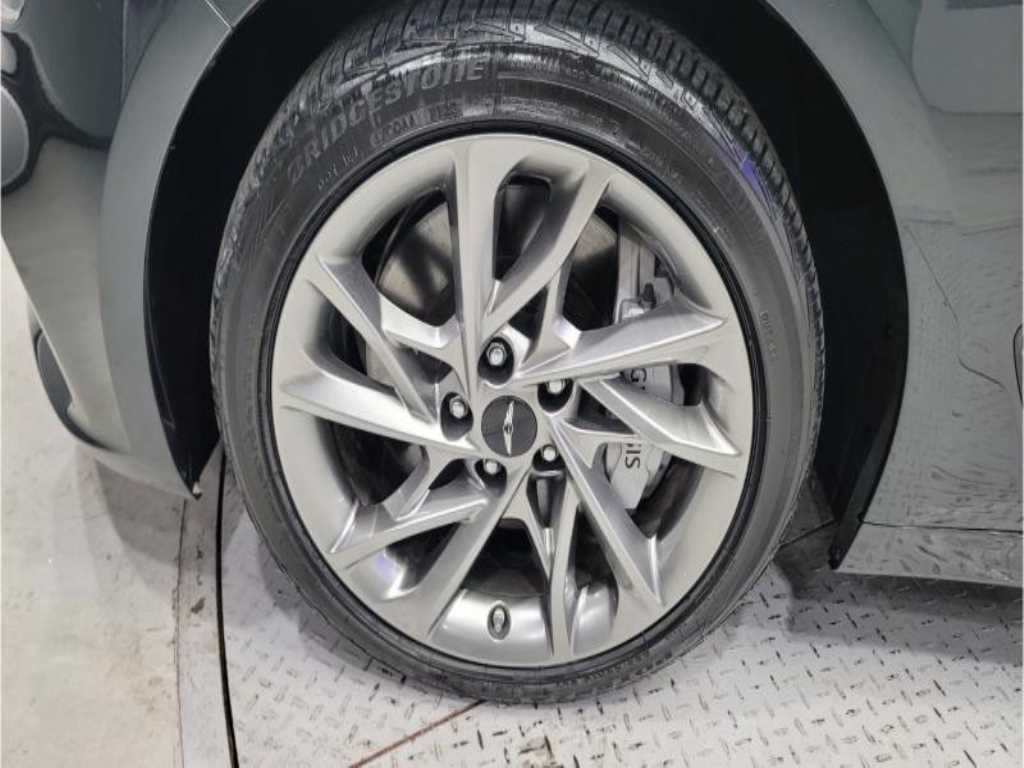 Genesis G70 - Vista 10