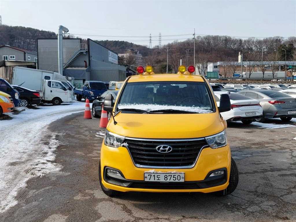 HYUNDAI Starex - Vista 2