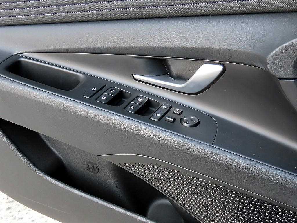 HYUNDAI Avante - Vista 11