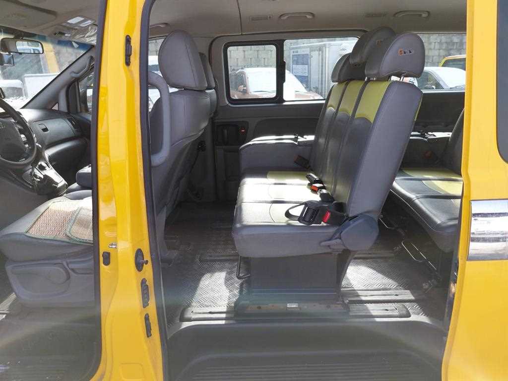 HYUNDAI Starex - Vista 8