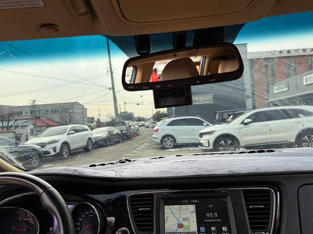 KIA Carnival - Vista 11