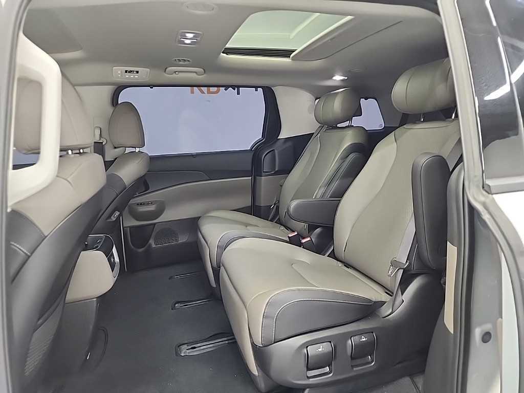 KIA Carnival - Vista 12