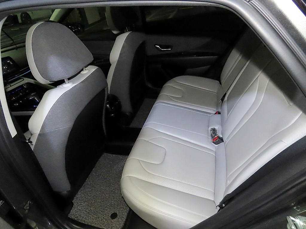 HYUNDAI Avante - Vista 7