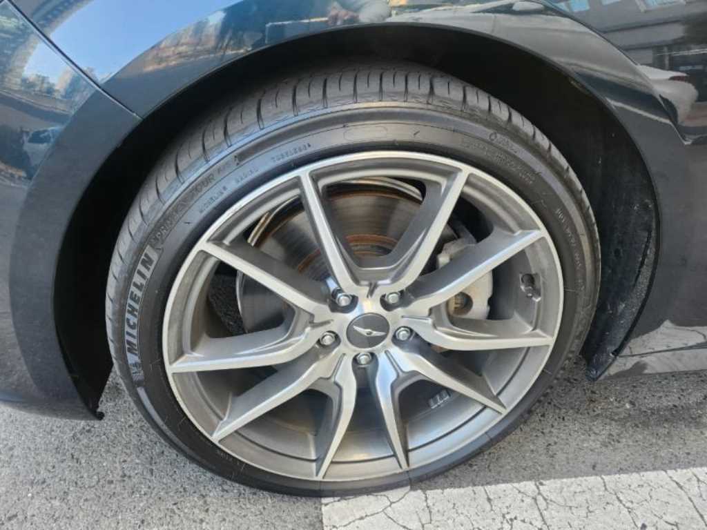 Genesis G70 - Vista 9