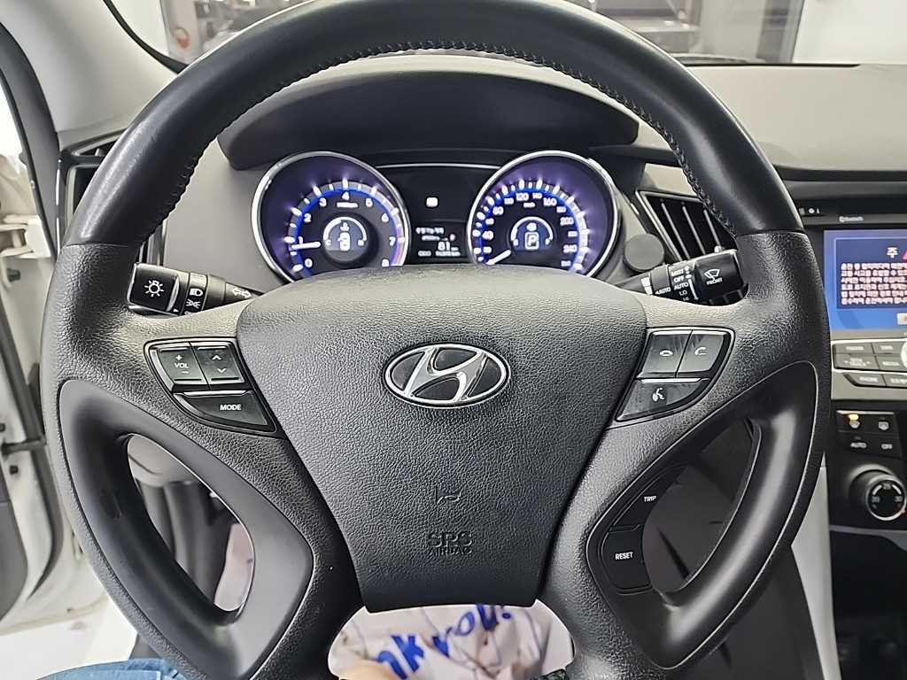 HYUNDAI Sonata - Vista 9