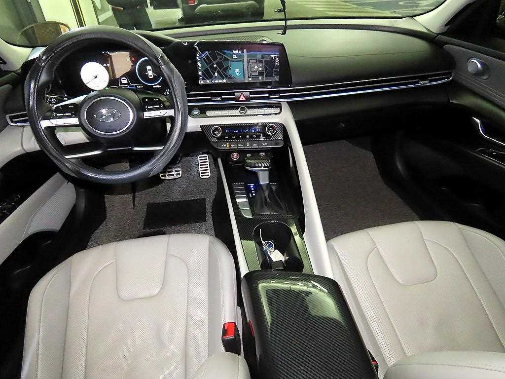 HYUNDAI Avante - Vista 10