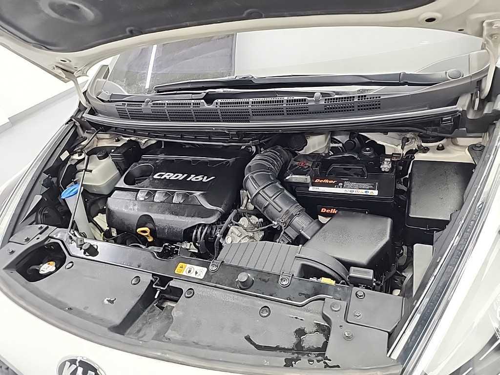 KIA Carens - Vista 5