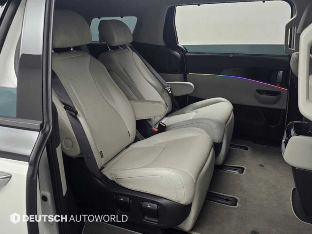 KIA Carnival - Vista 12