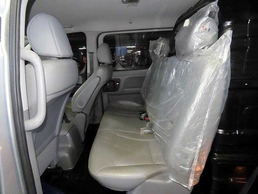 HYUNDAI Starex - Vista 7