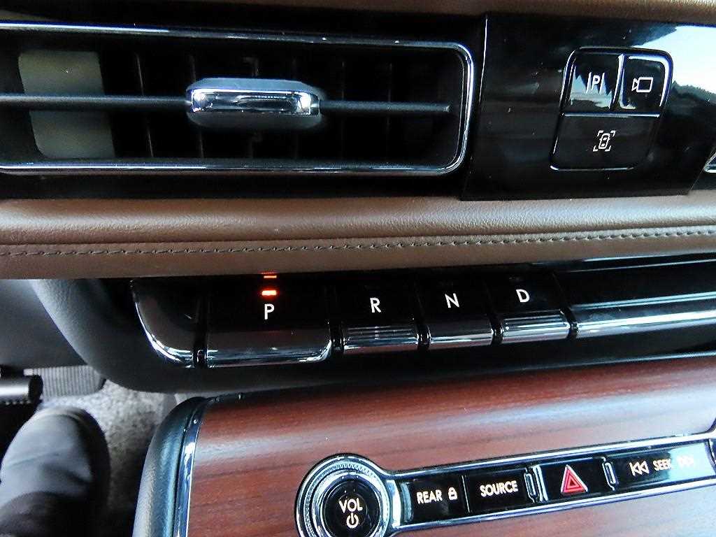 Lincoln Aviator - Vista 11