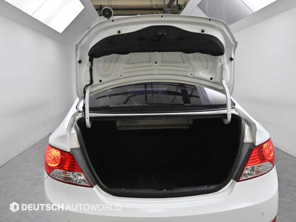 HYUNDAI Accent 2012 Blanco - Importación desde Corea - HF Imports Iquique - Foto 20