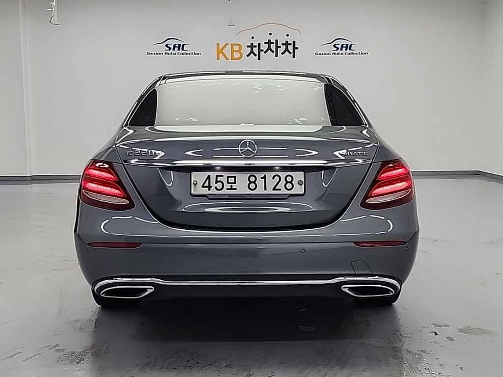 Mercedes Benz E class - Vista 2