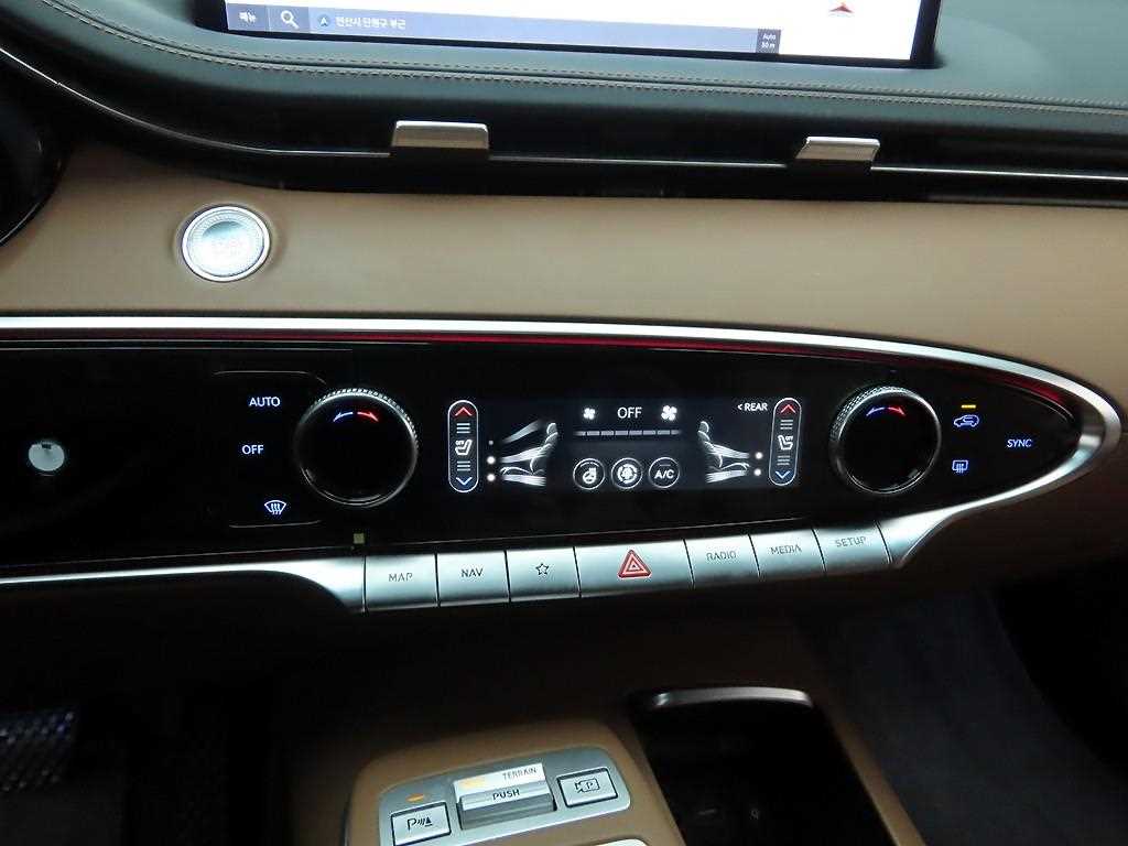 Genesis GV70 - Vista 9