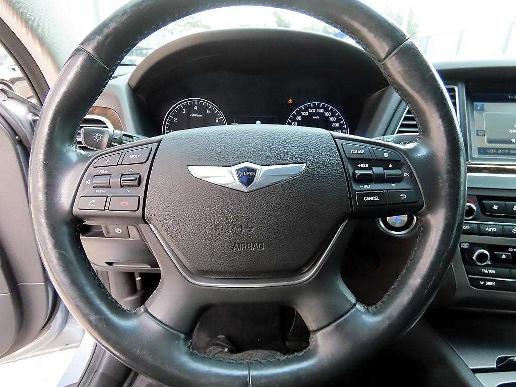HYUNDAI Genesis - Vista 8