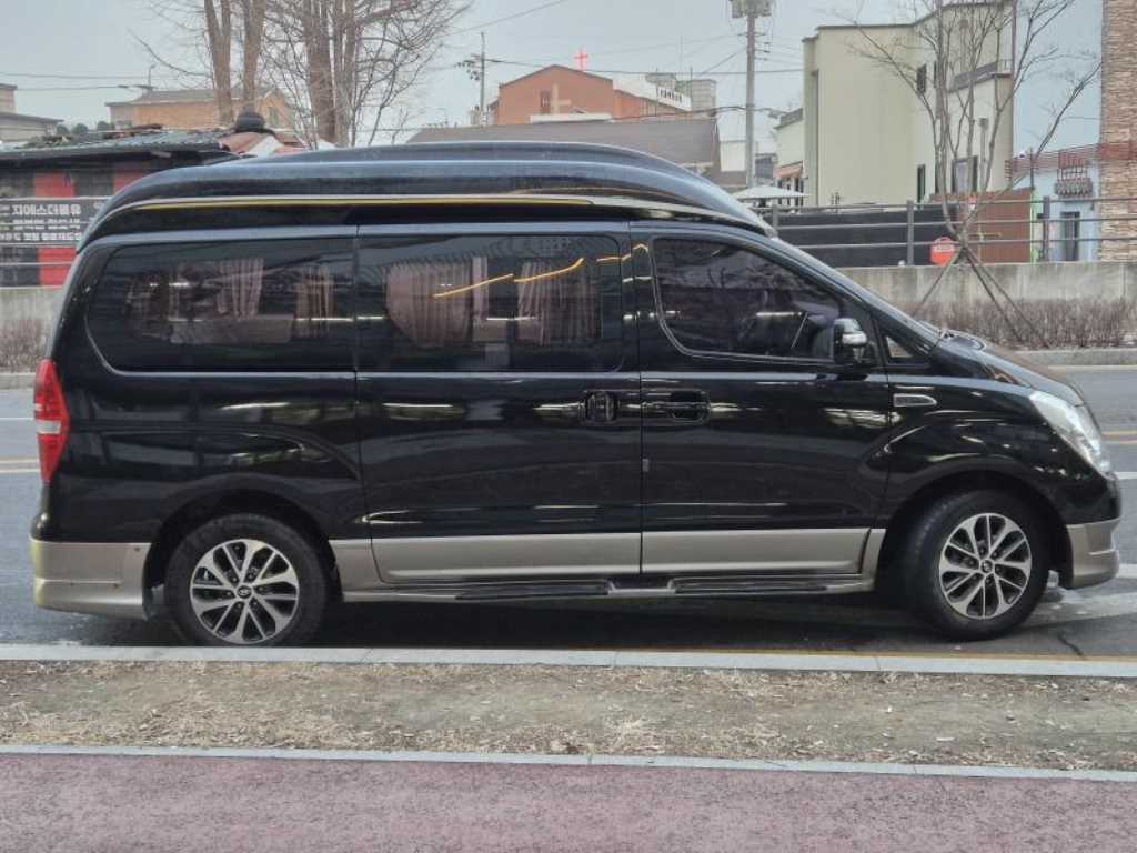 HYUNDAI Starex - Vista 3