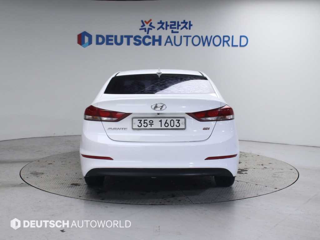 HYUNDAI Avante - Vista 4