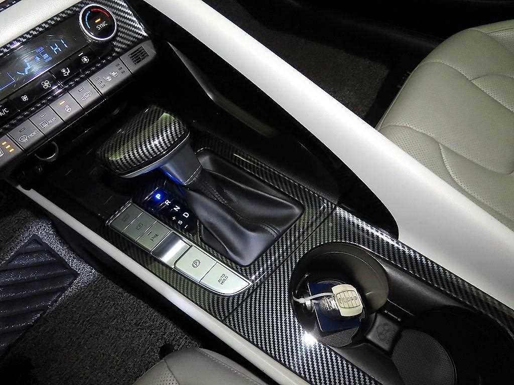 HYUNDAI Avante - Vista 12