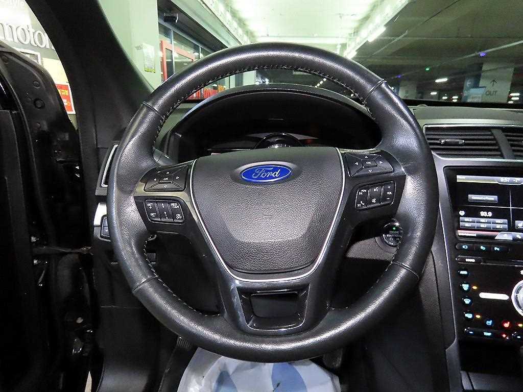 Ford Explorer - Vista 8