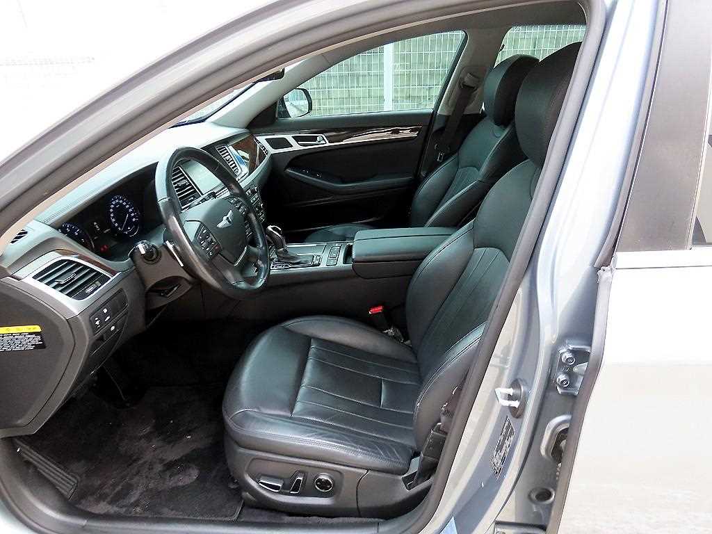 HYUNDAI Genesis - Vista 5