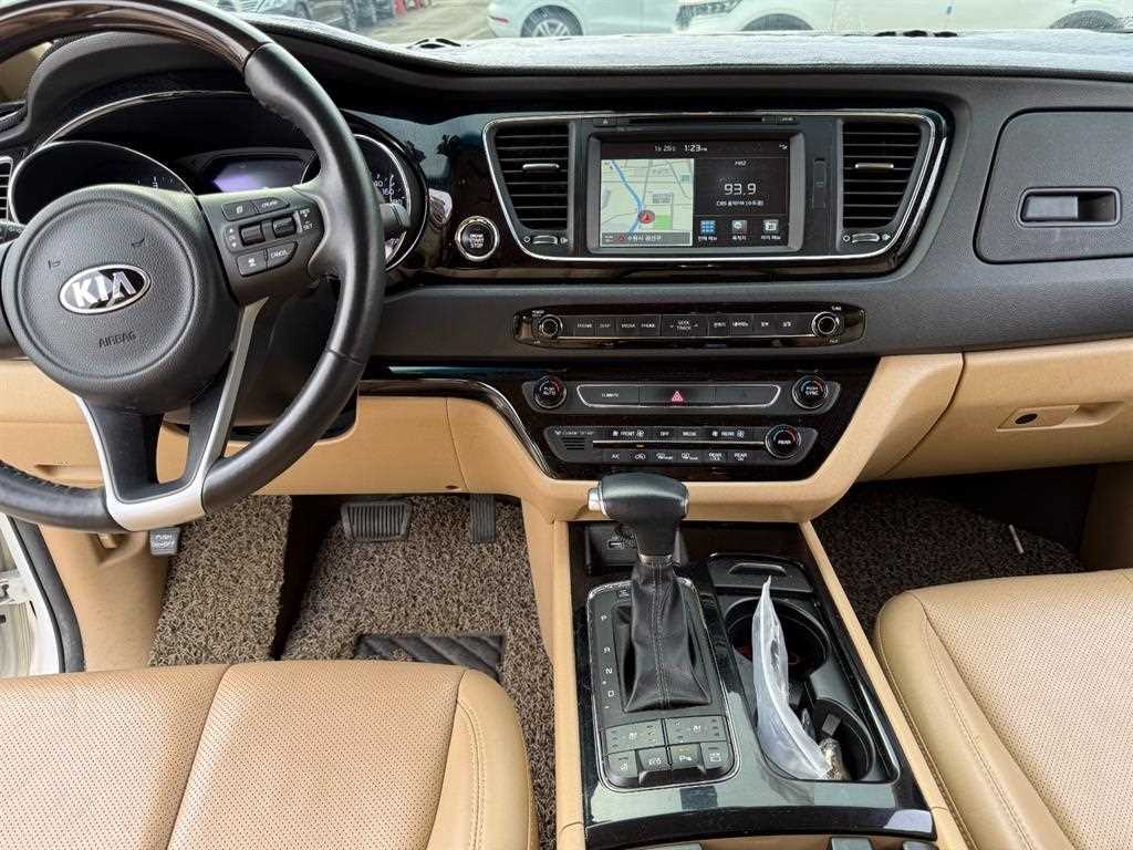 KIA Carnival - Vista 9
