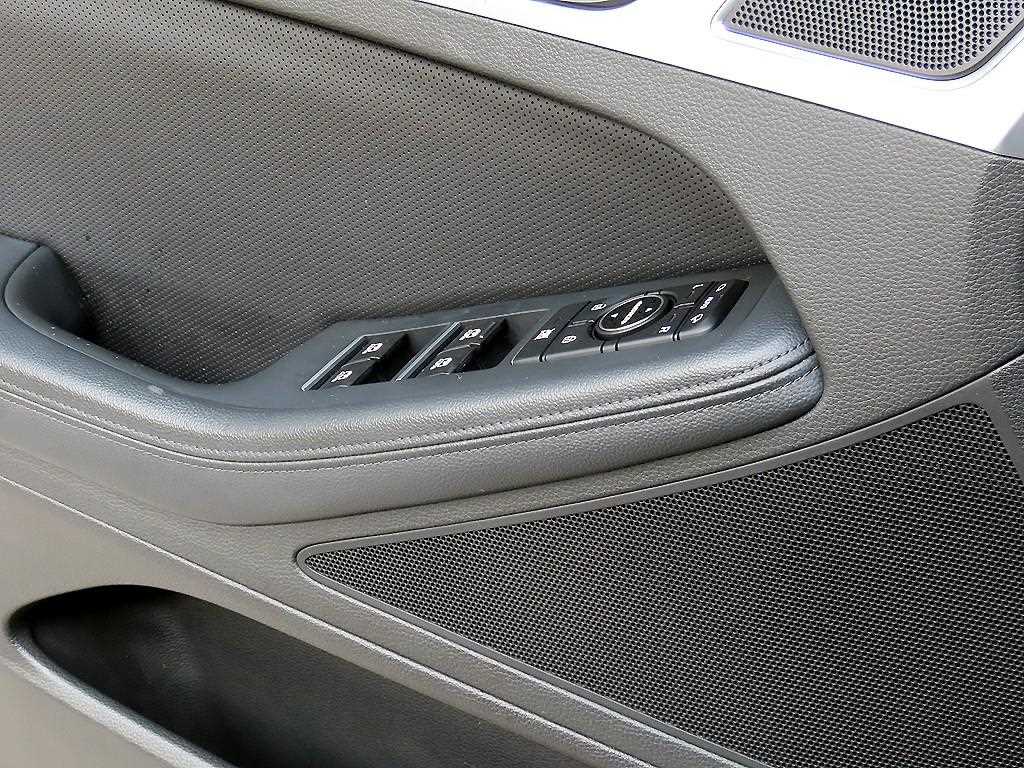 HYUNDAI Genesis - Vista 12