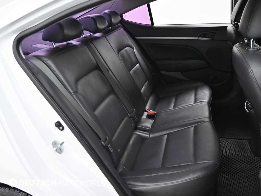 HYUNDAI Avante - Vista 12