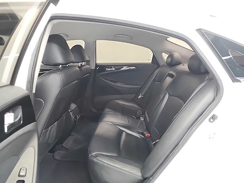 HYUNDAI Sonata - Vista 12