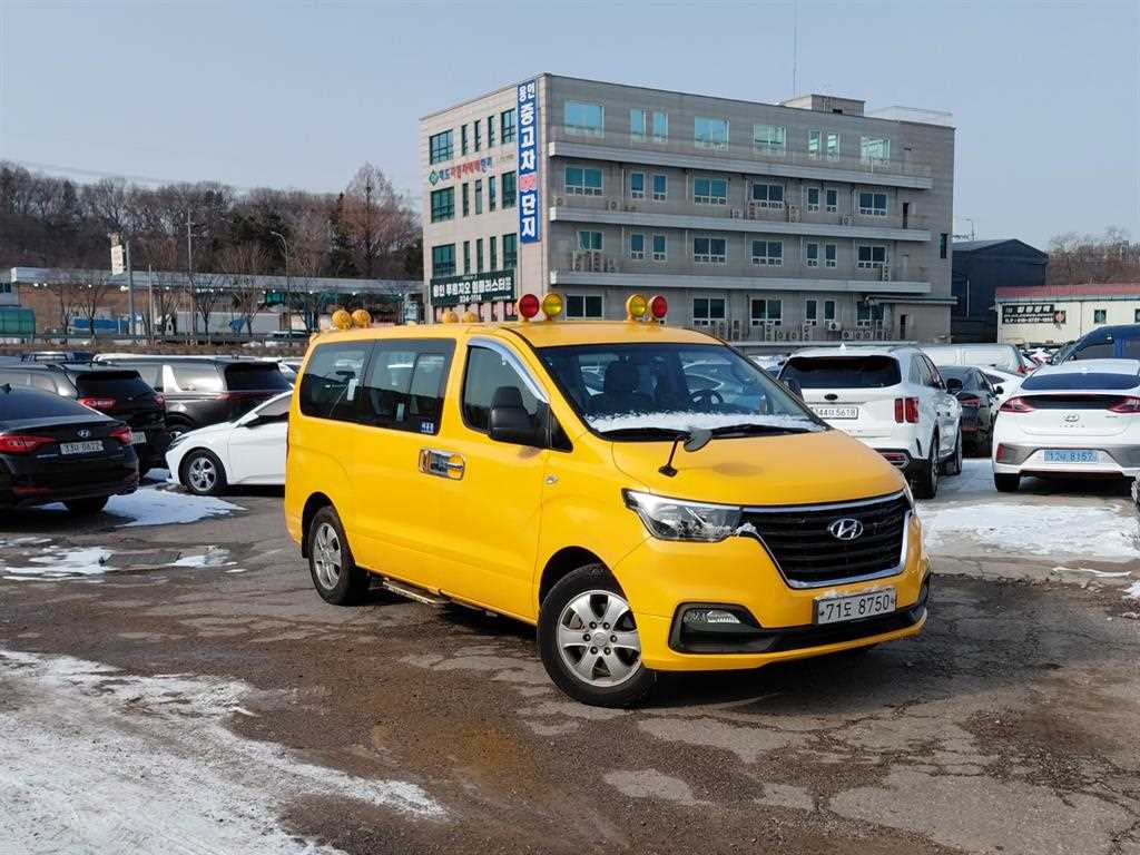 HYUNDAI Starex 2019 Amarillo - Importación desde Corea - HF Imports Iquique - Foto 1