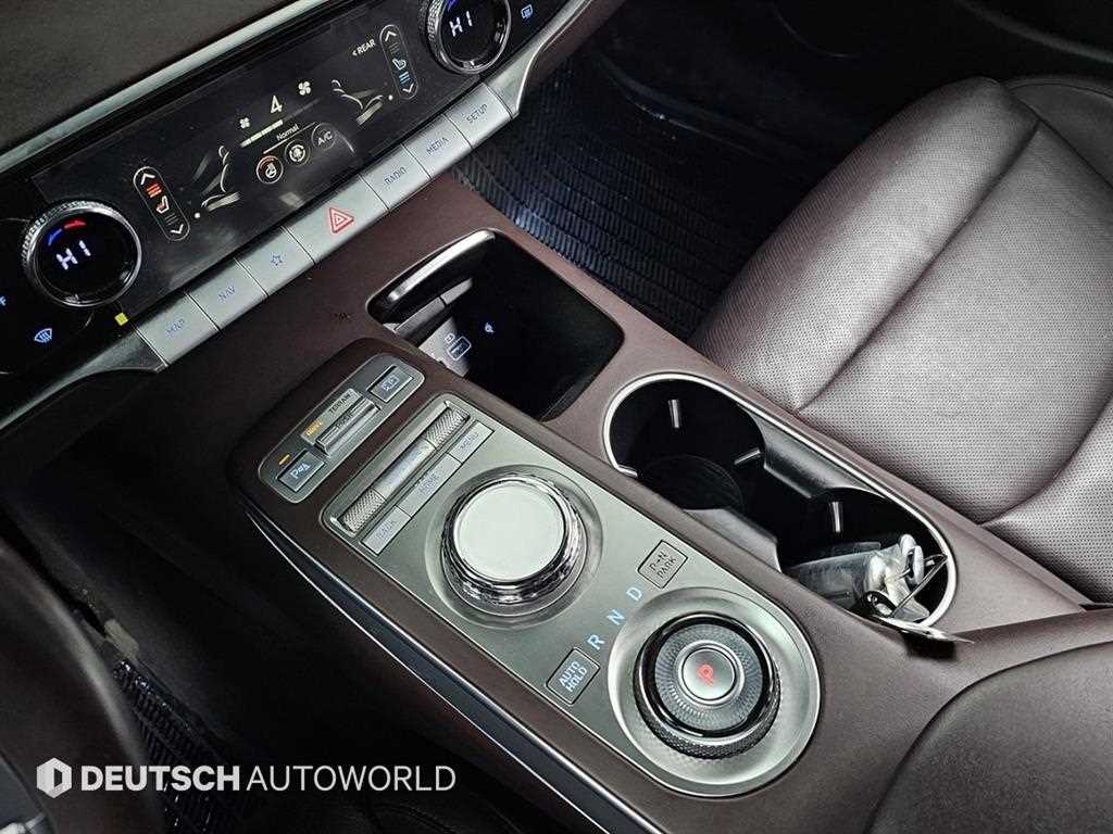 Genesis GV70 - Vista 9