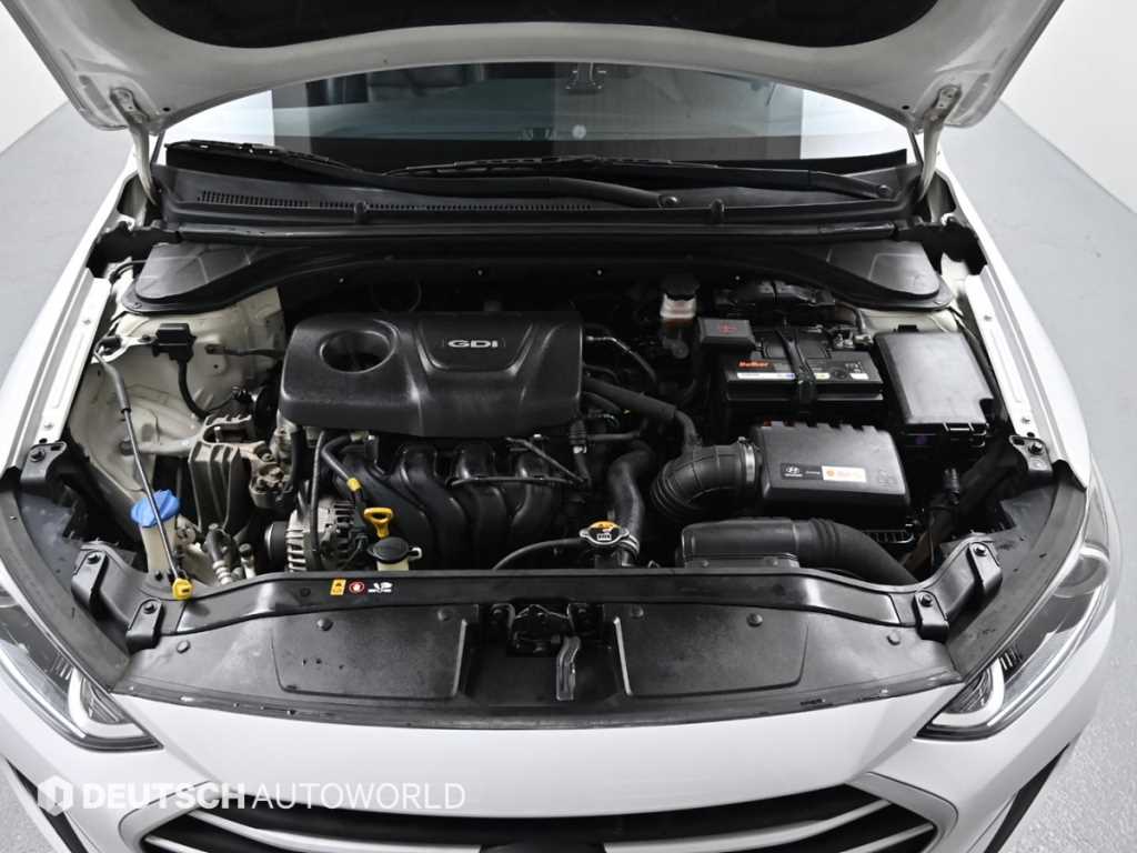 HYUNDAI Avante - Vista 6