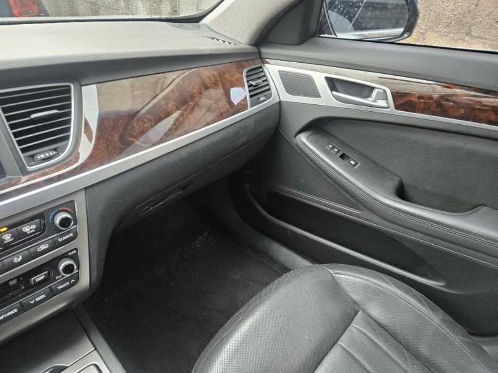 HYUNDAI Genesis - Vista 7