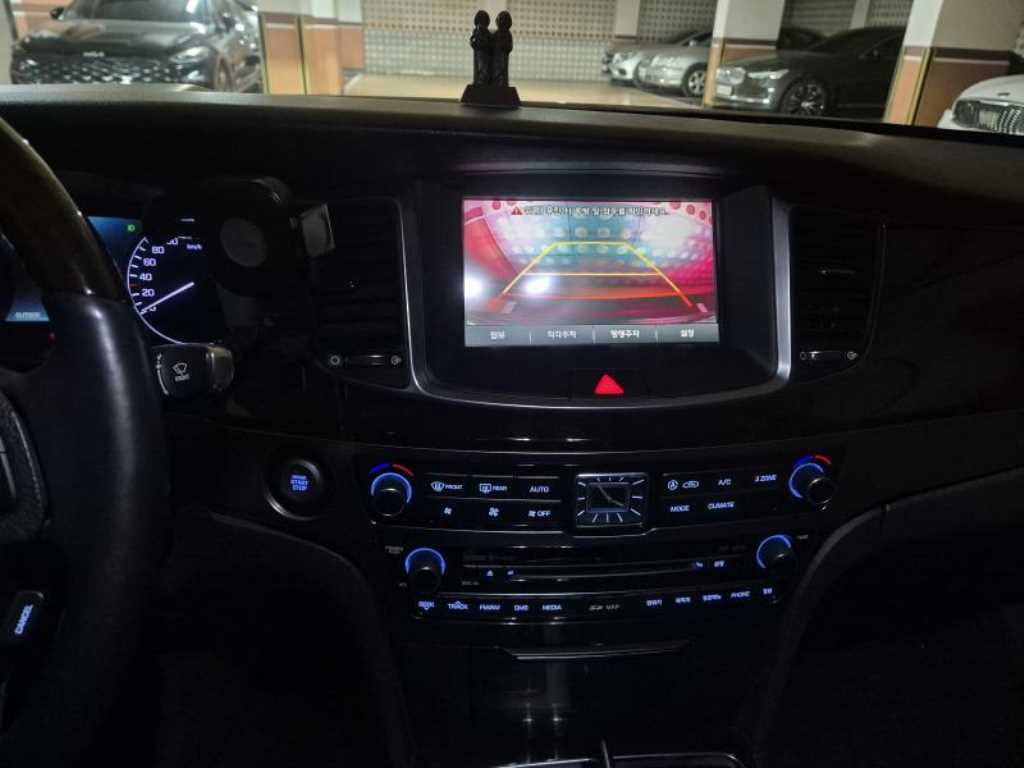 HYUNDAI Equus - Vista 12