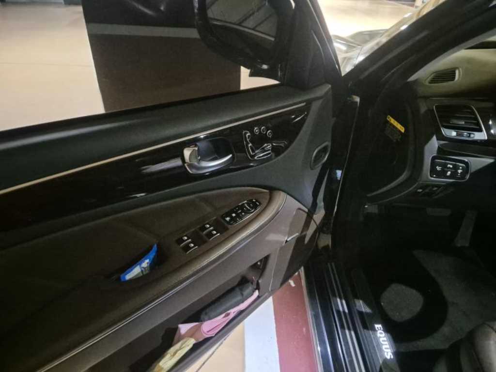 HYUNDAI Equus - Vista 5