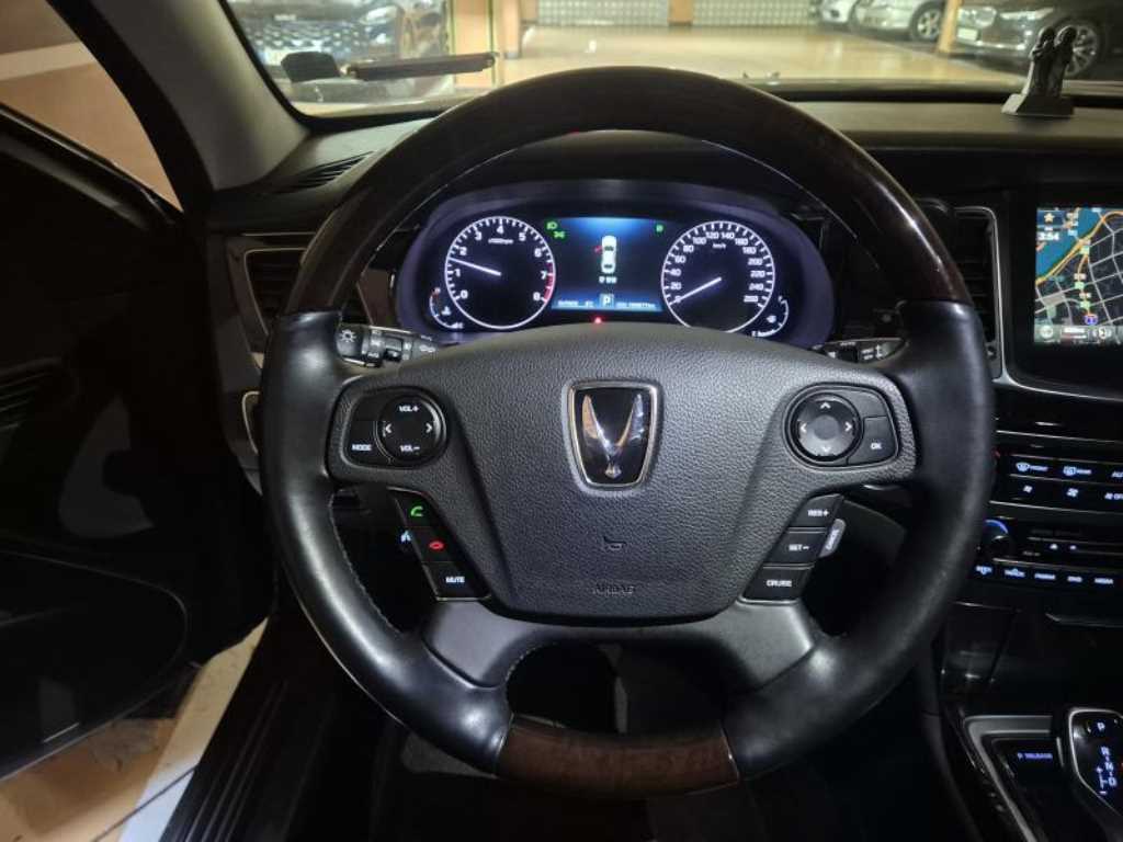 HYUNDAI Equus - Vista 7