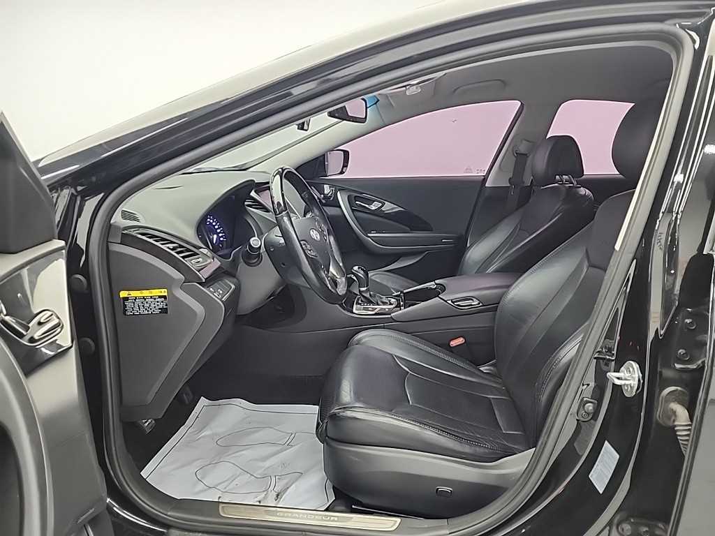 HYUNDAI Grandeur - Vista 11