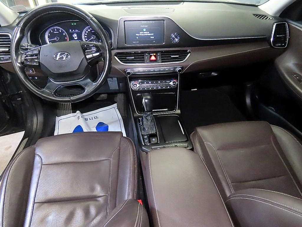 HYUNDAI Grandeur - Vista 10