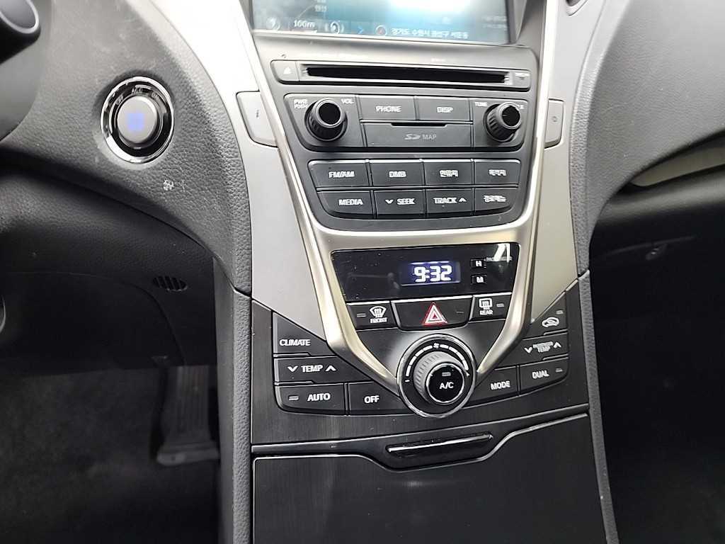 HYUNDAI Grandeur - Vista 10