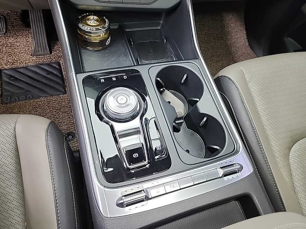 KIA Carnival - Vista 8