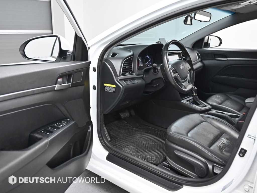 HYUNDAI Avante - Vista 11