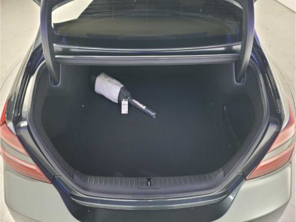 Genesis G70 - Vista 9