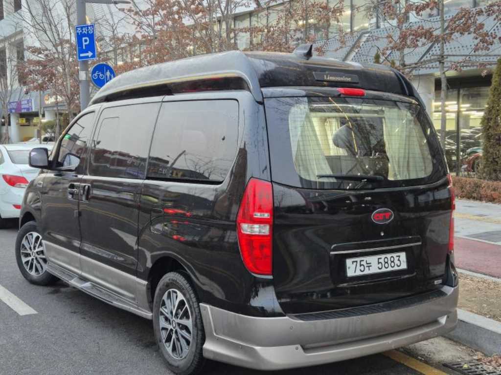 HYUNDAI Starex - Vista 6