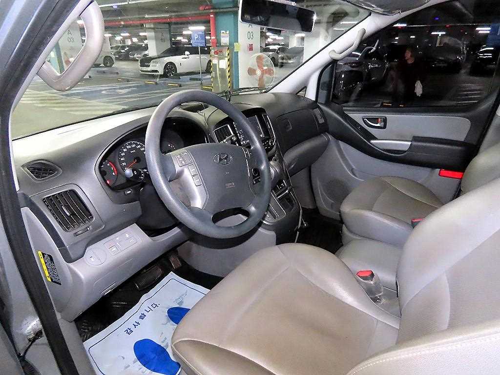 HYUNDAI Starex - Vista 10