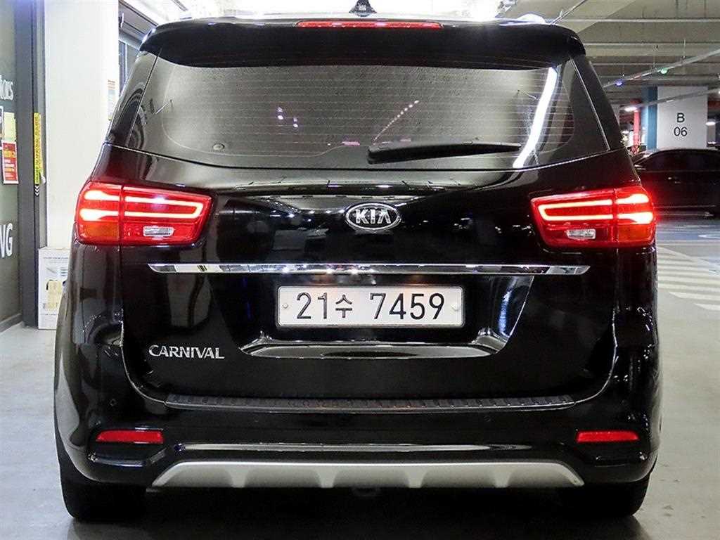 KIA Carnival - Vista 5