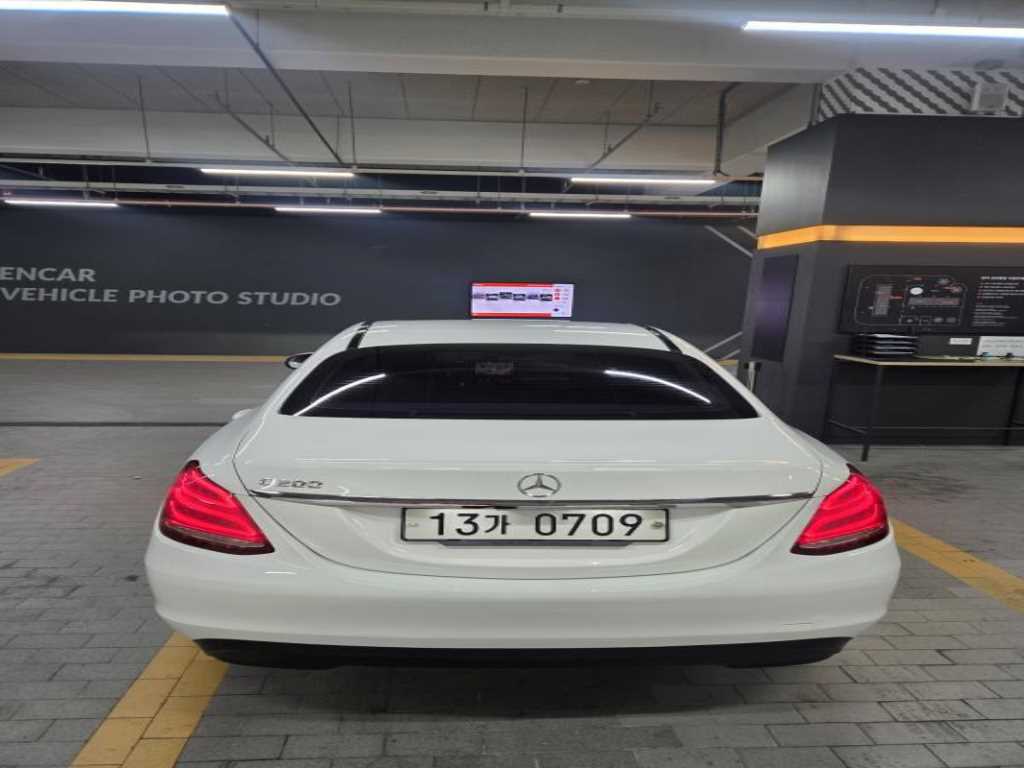 Mercedes Benz C Class - Vista 4