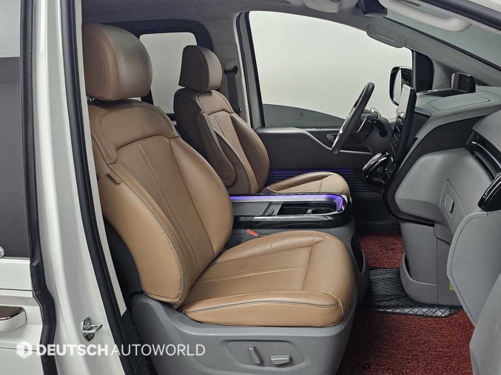 HYUNDAI Staria - Vista 10