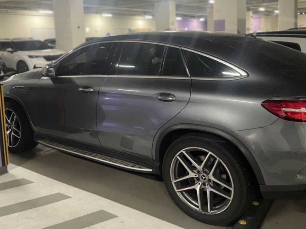 Mercedes Benz GLE Class - Vista 3