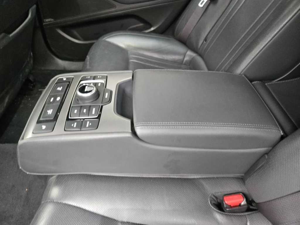 HYUNDAI Genesis - Vista 9