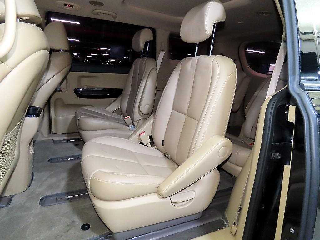 KIA Carnival - Vista 7