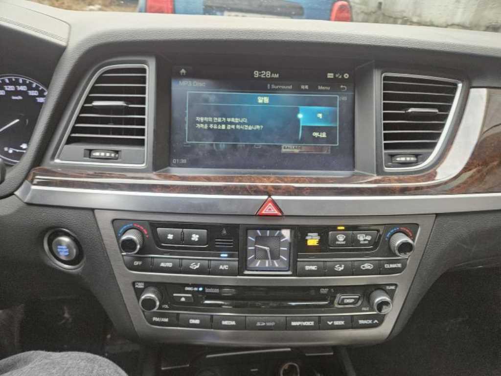 HYUNDAI Genesis - Vista 6